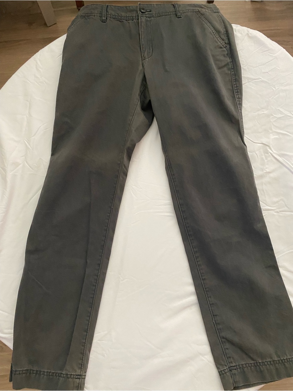 Women’s Eddie Bauer gray chino style pant